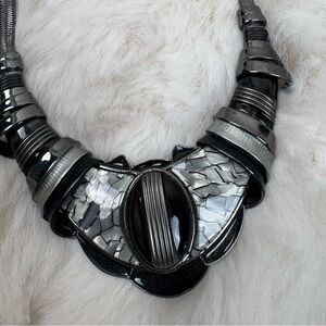 Striking necklace .  Fashion jewelry